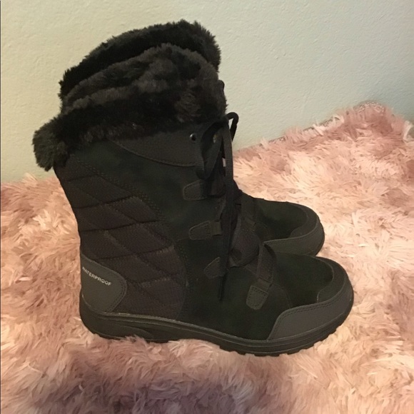 Columbia Shoes - - Columbia Ice Maiden ll.  Boots.  NWT